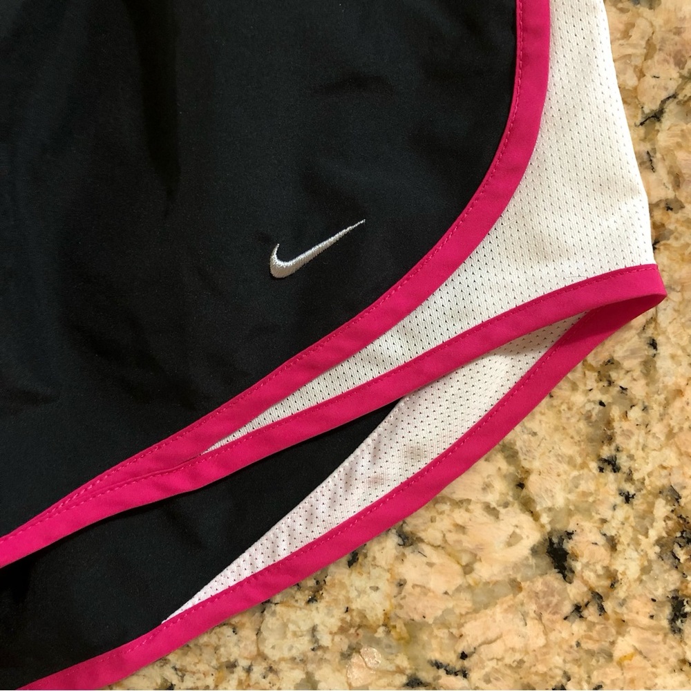 Nike Women’s Dri-Fit Tempo Running Shorts Small 🩷HAVE ONLY BEEN AIR-DRIED🩷 - Picture 2 of 6